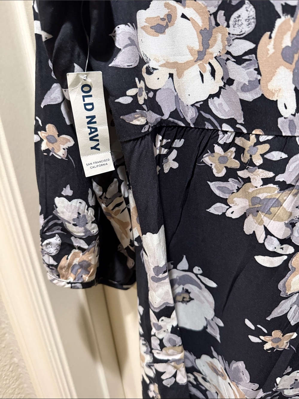 Old Navy NWT Black Floral Dress with Cream and Gray Blooms XL 100% Rayon - Picture 8 of 10